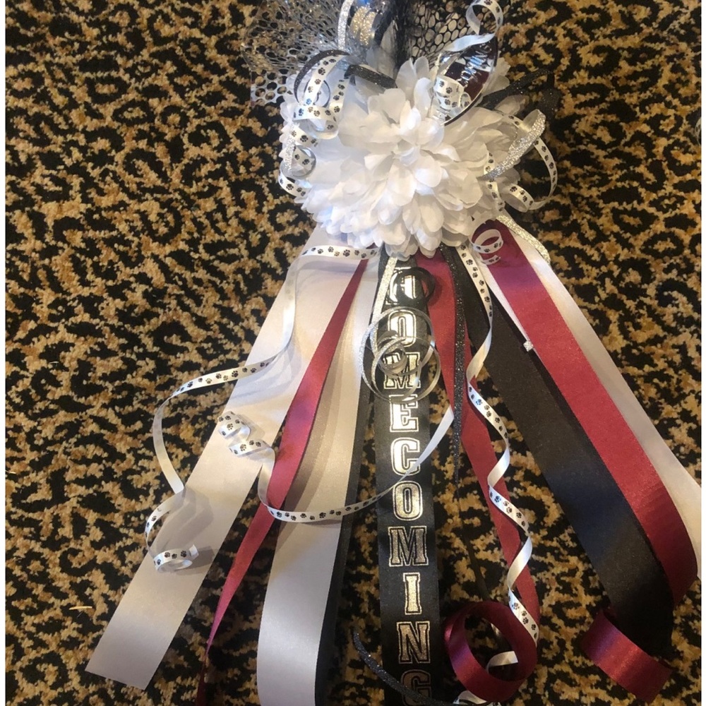 Happy Homecoming! Custom Made Mums all teams/color